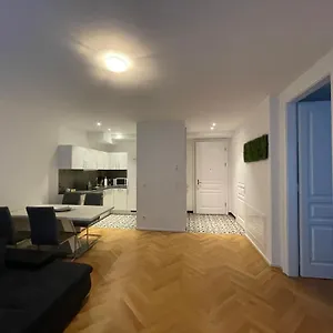 1st La Opera Suites Appartamento Vienna